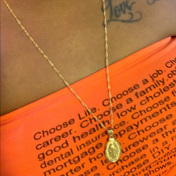 -Brand new Virgin Mary 18k gold GF necklace - Picture 5 of 7